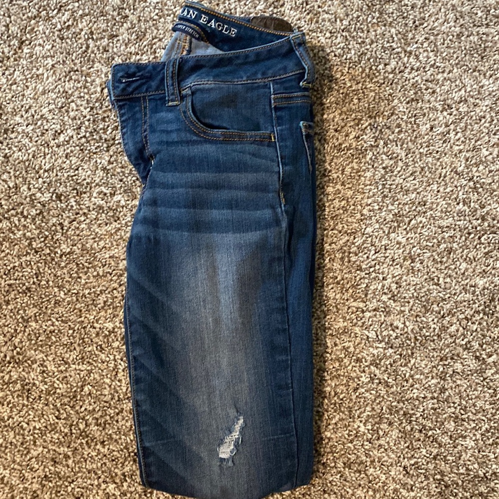 Size 2 R American Eagle Distressed Midrise Jegging